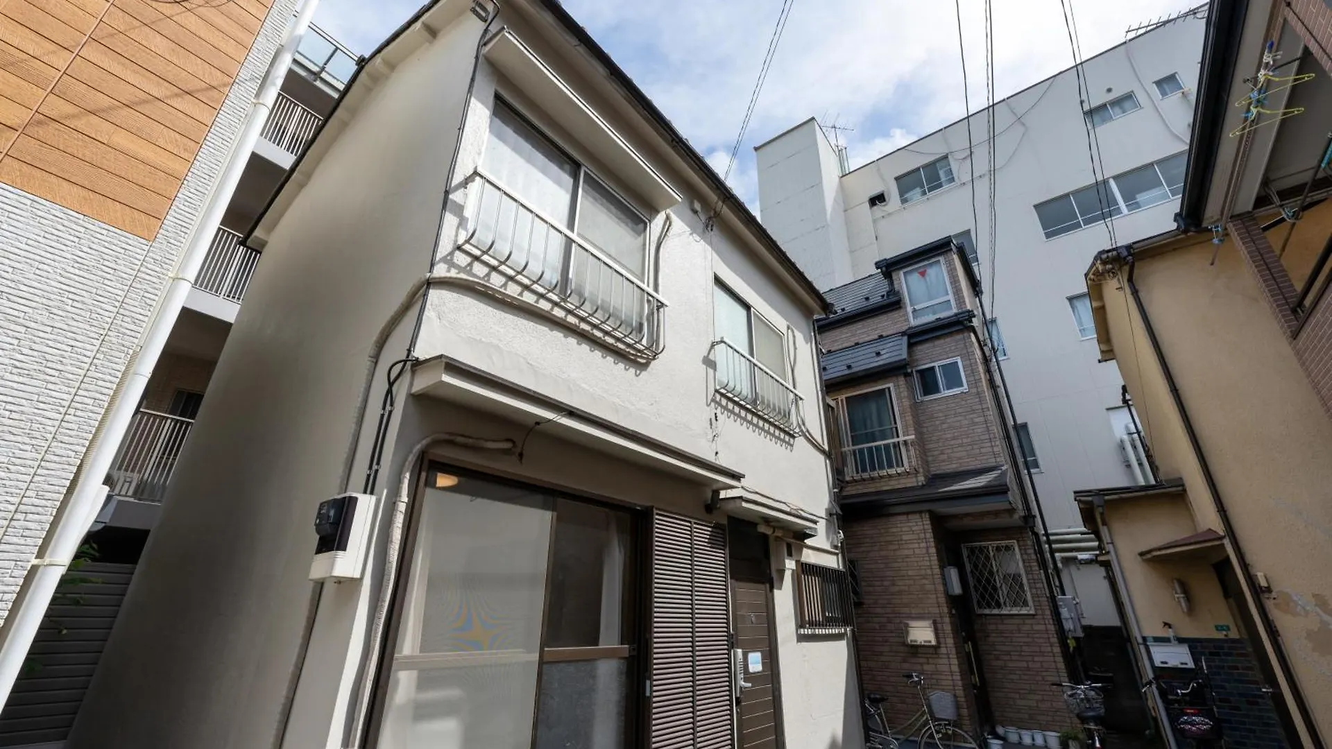 Apartment Harmonia Tokyo Koiwa: Convenient City Stay for 6